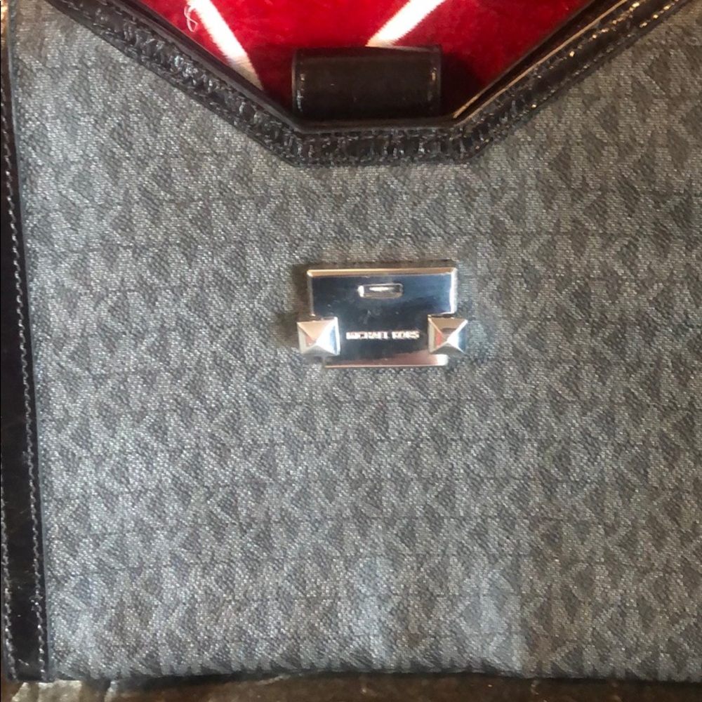 Michael Kora purse